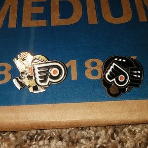 2 Philadelphia Flyers pins